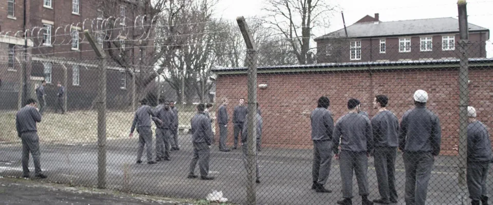 متخلف (Offender)