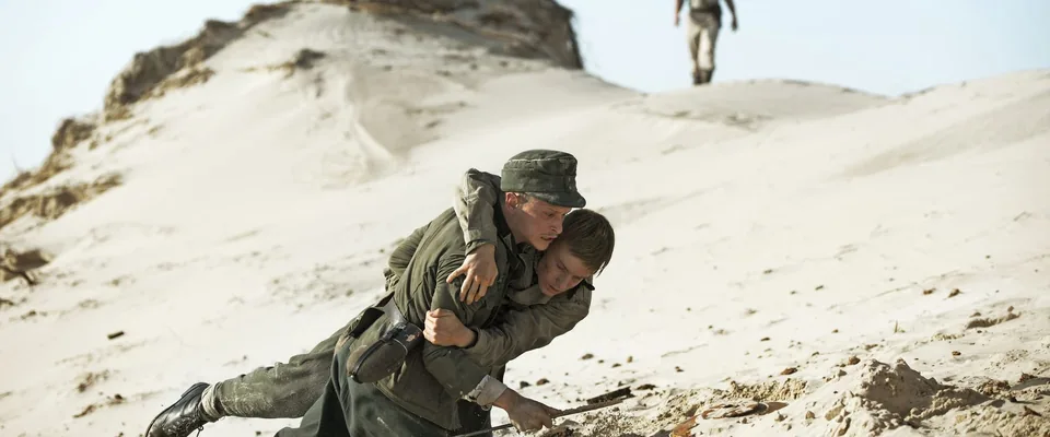 زیر شن (Land of Mine)