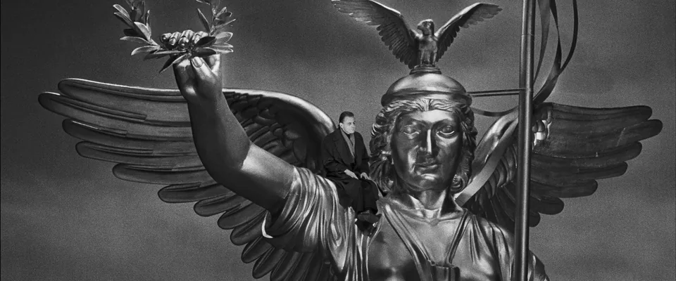 زیر آسمان برلین (Wings of Desire)